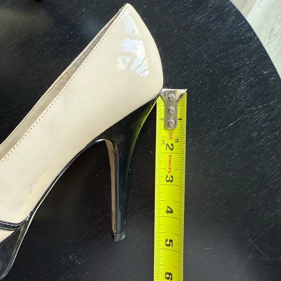 Elegant Cream and Black Peep-Toe Heels - Picture 12 of 13